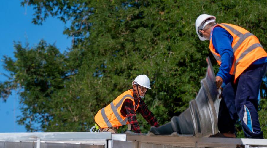 Professional gutter cleaning in Laotto, IN